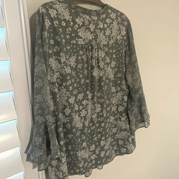 Charter Club v neck blouse with flutter sleeves - Picture 3 of 4